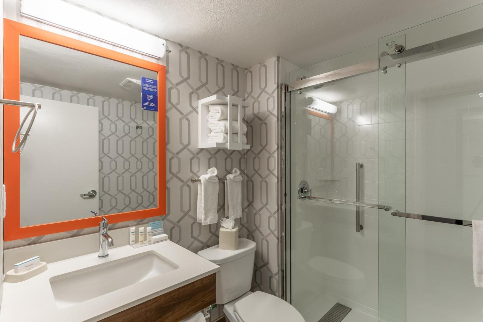 Hampton Inn Madison East Towne Mall Area Экстерьер фото