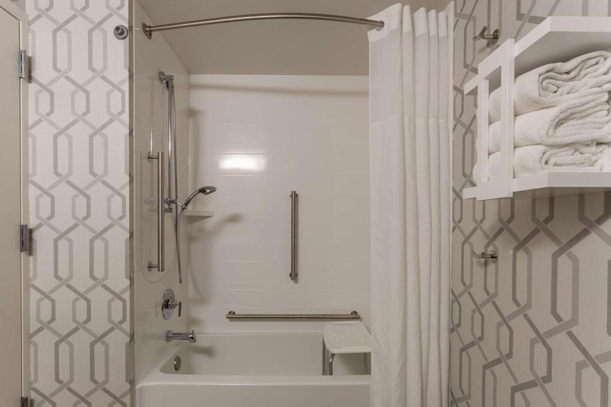 Hampton Inn Madison East Towne Mall Area Экстерьер фото