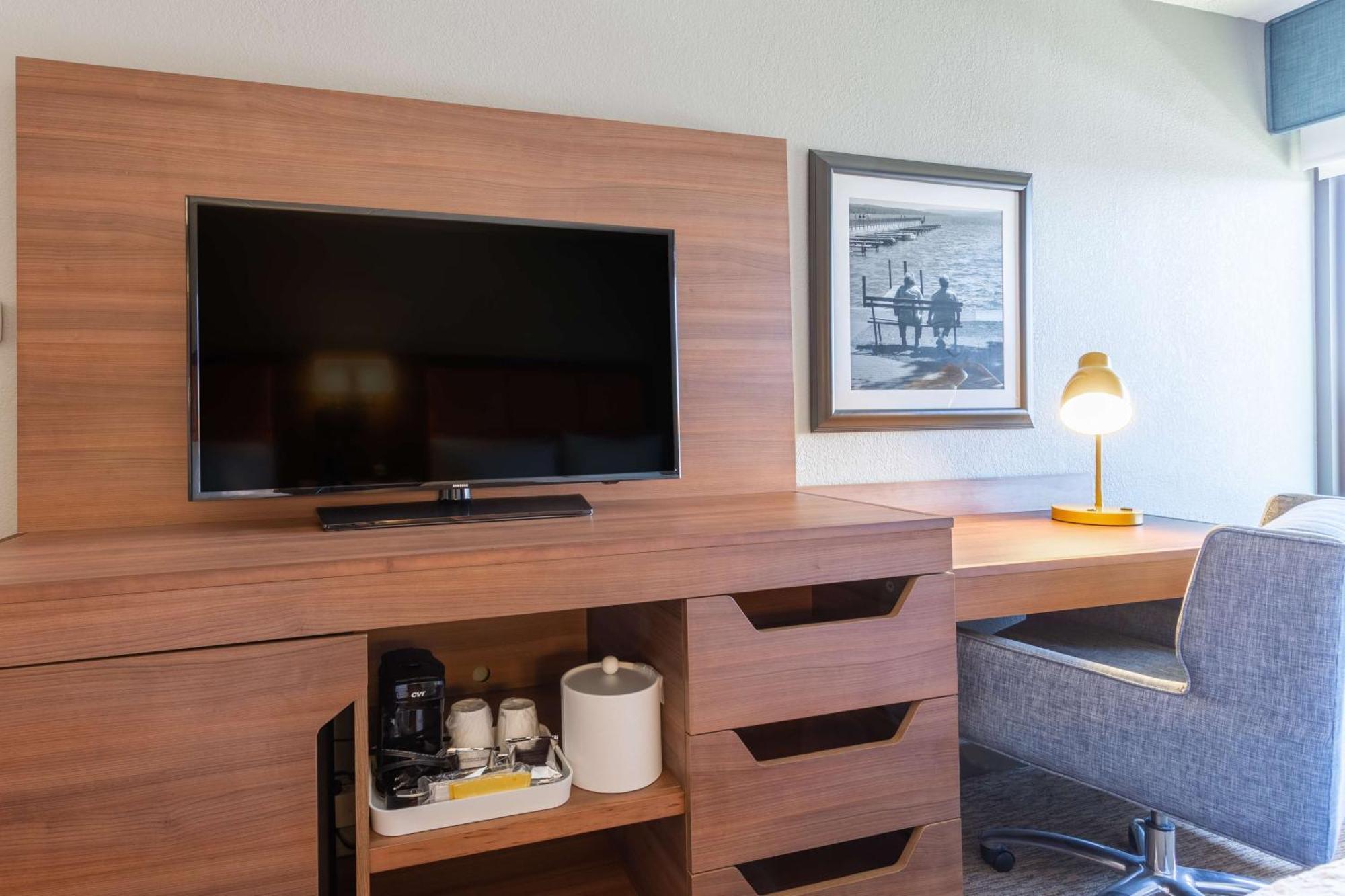 Hampton Inn Madison East Towne Mall Area Экстерьер фото