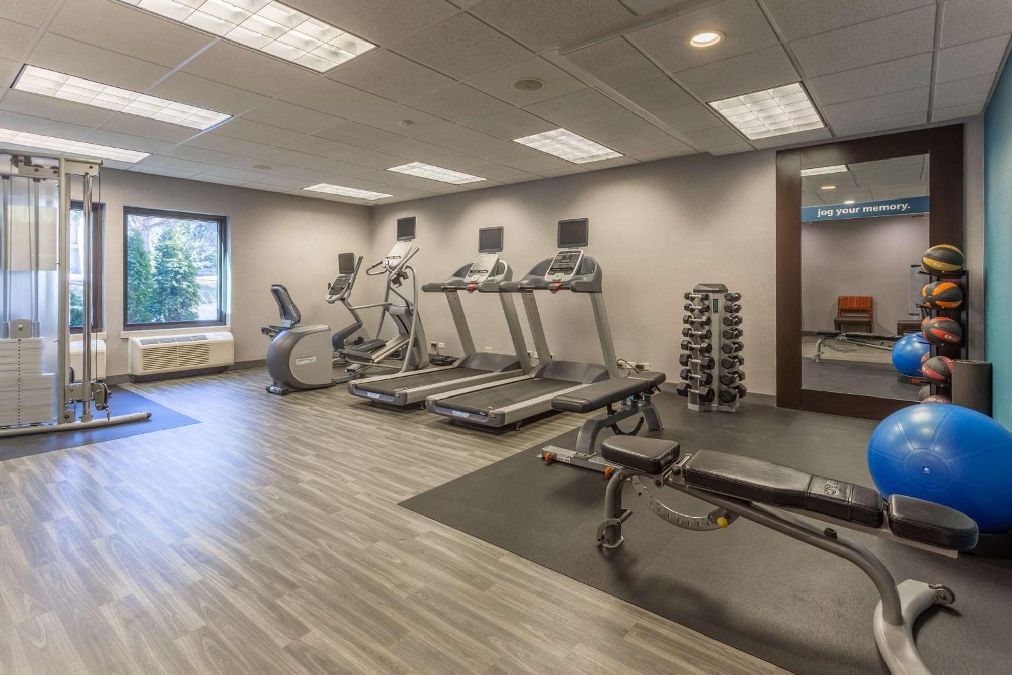 Hampton Inn Madison East Towne Mall Area Экстерьер фото