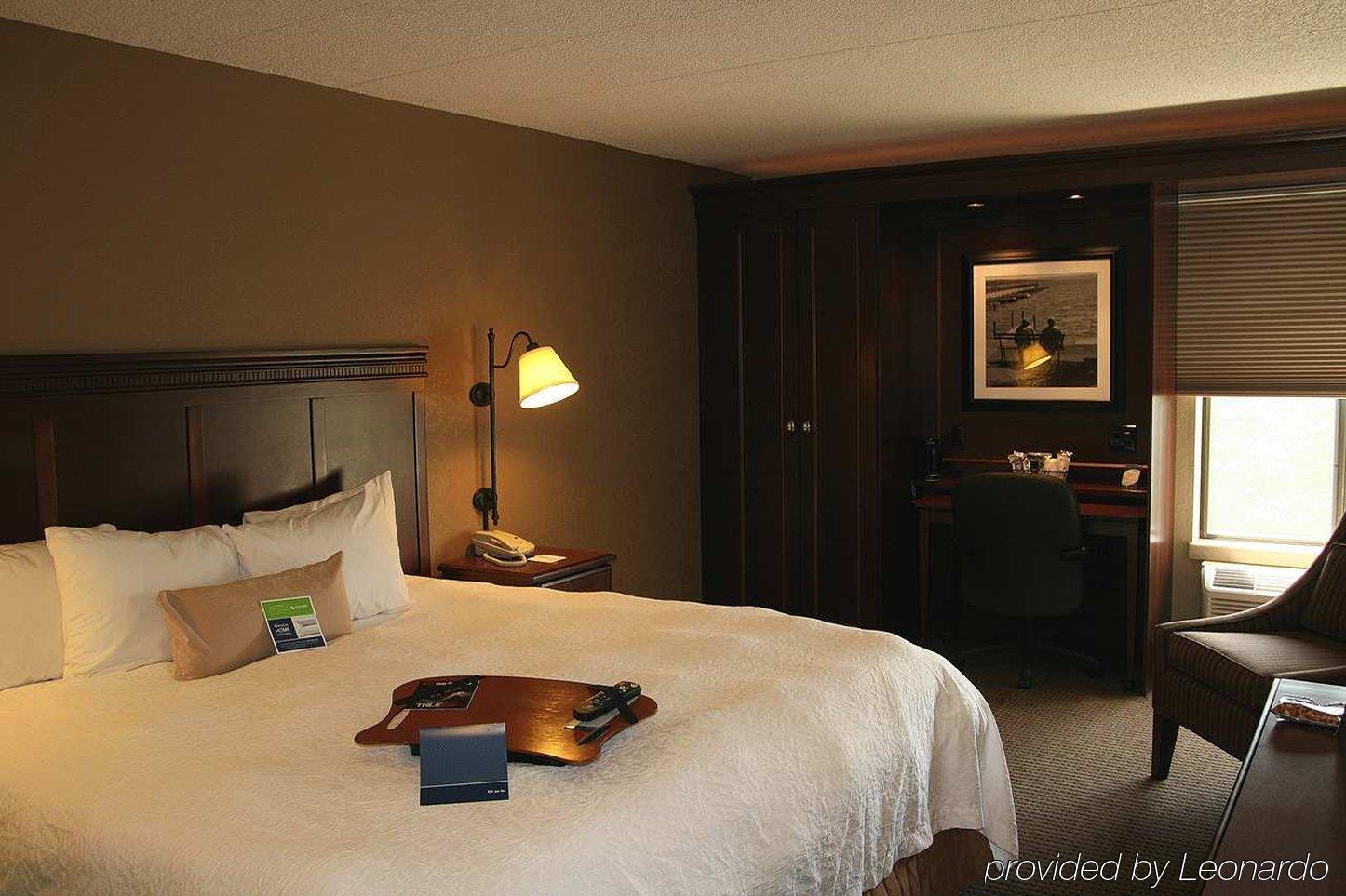 Hampton Inn Madison East Towne Mall Area Номер фото