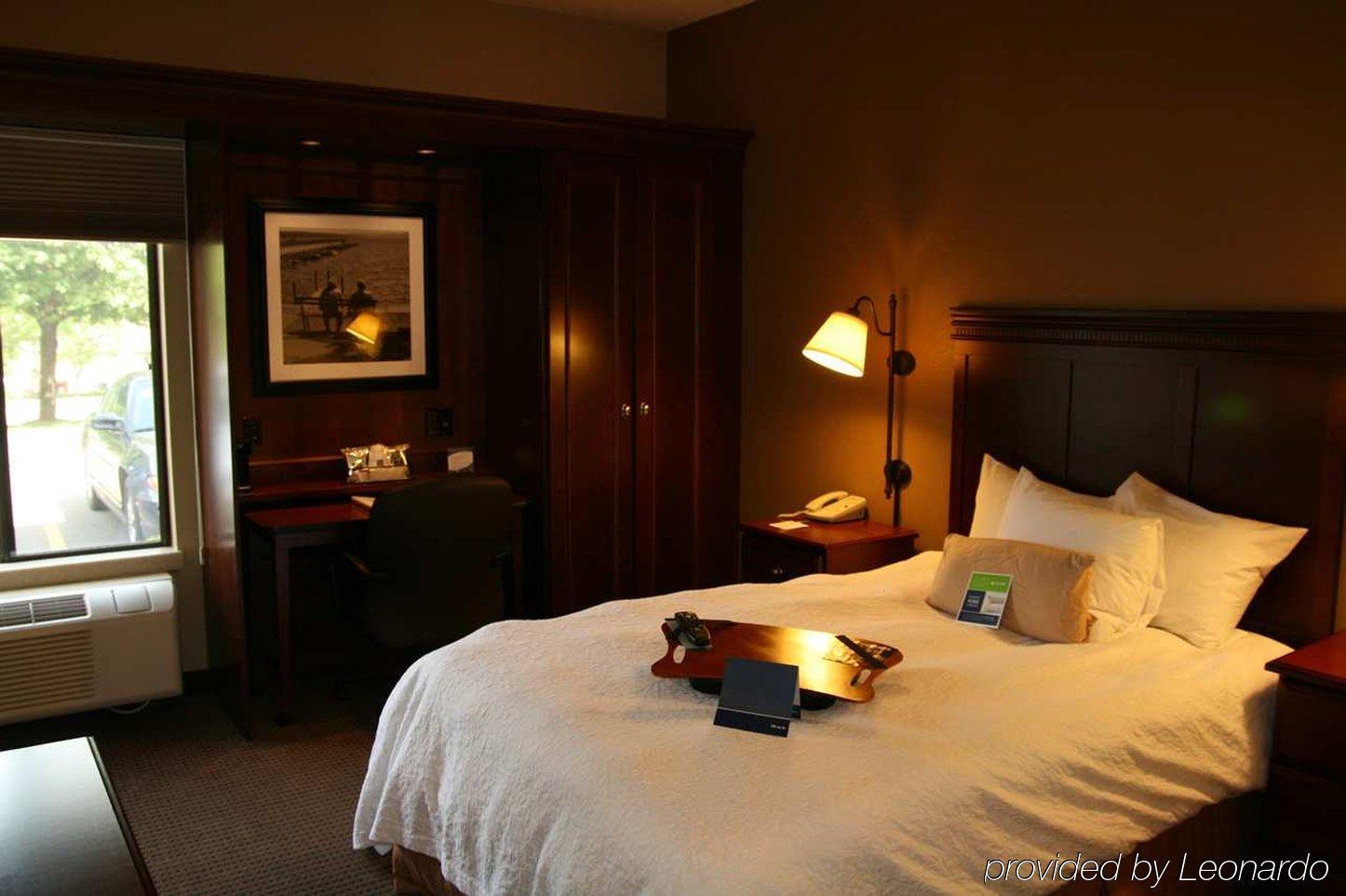 Hampton Inn Madison East Towne Mall Area Номер фото