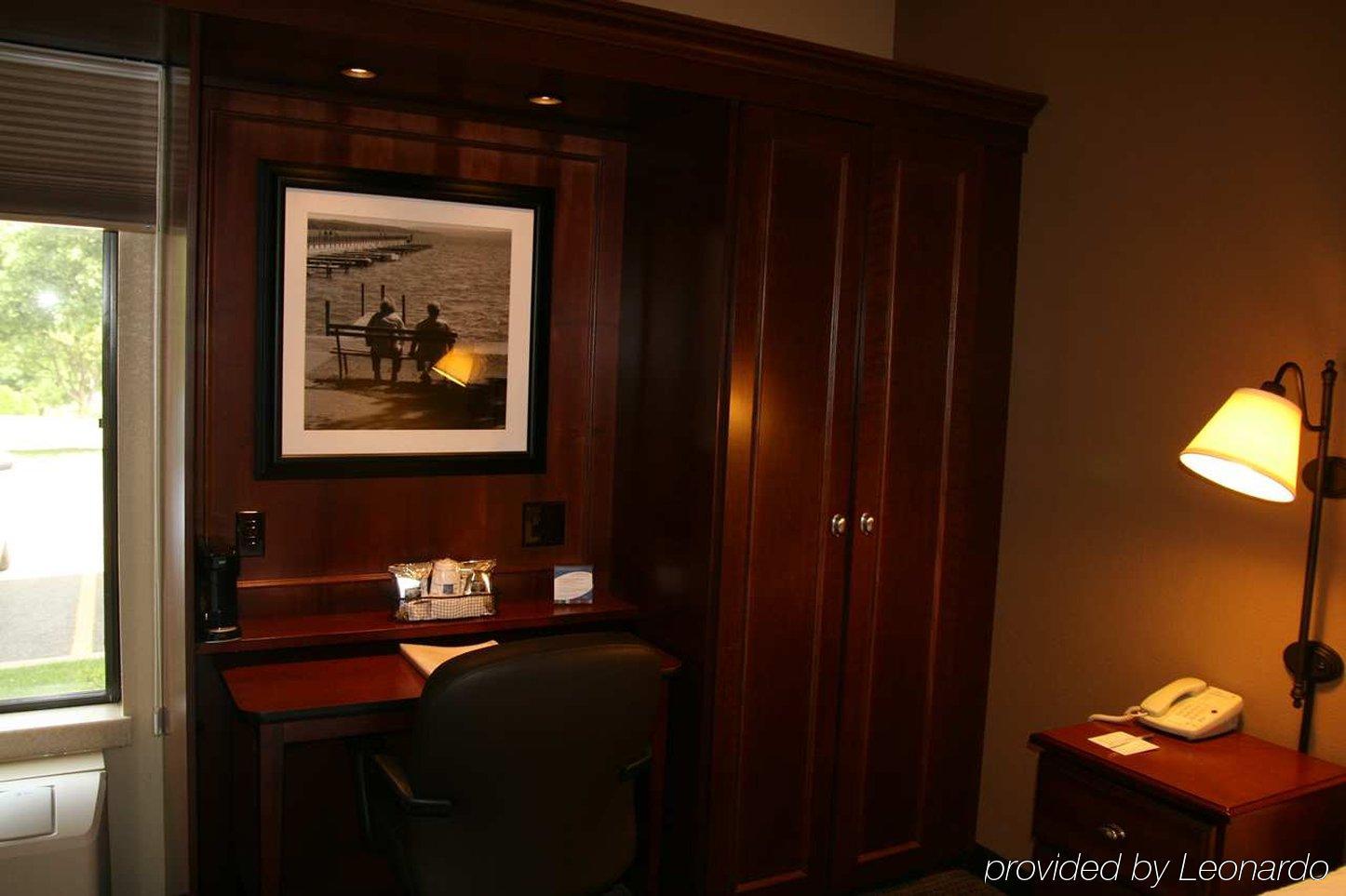 Hampton Inn Madison East Towne Mall Area Номер фото
