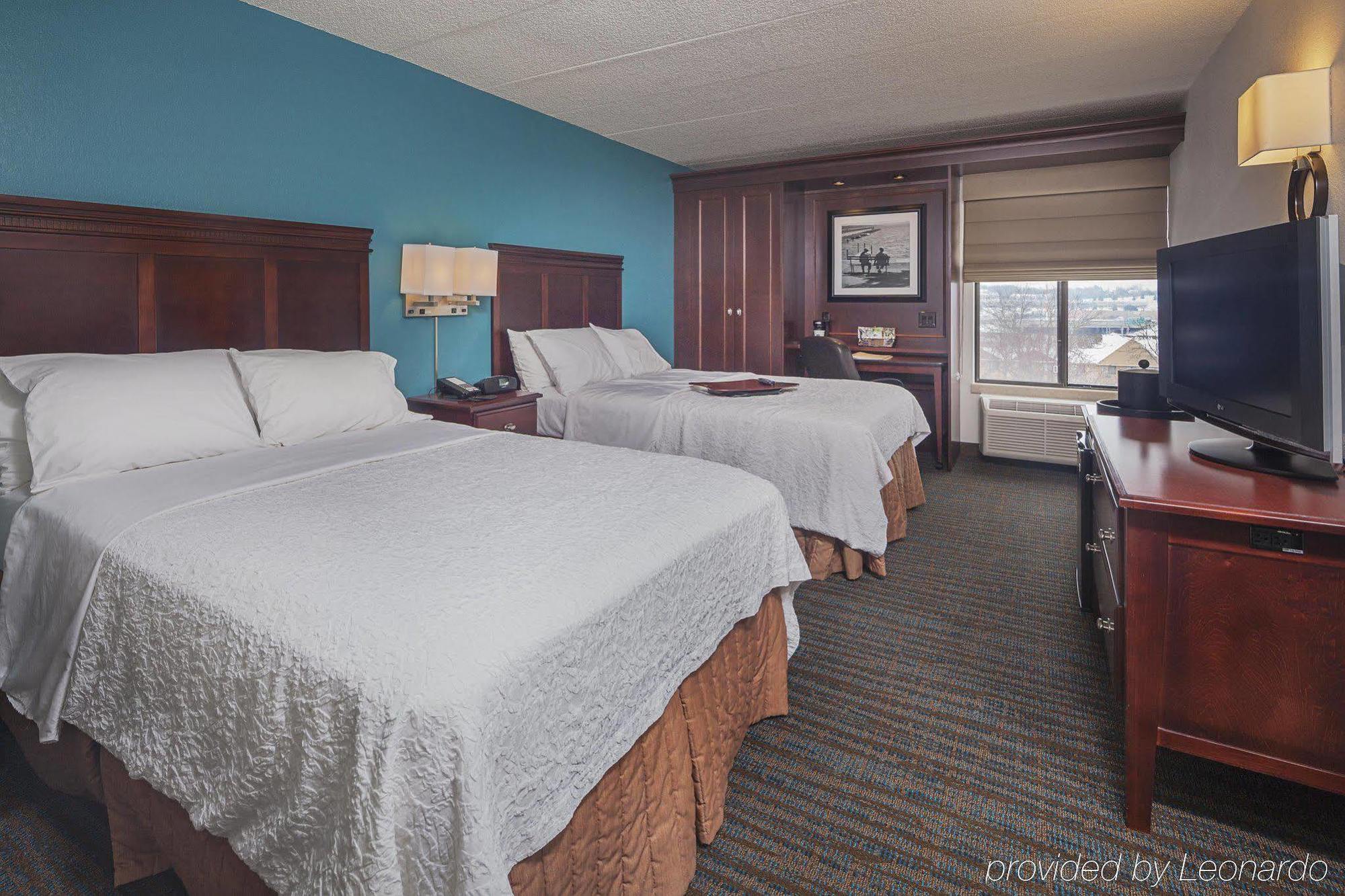 Hampton Inn Madison East Towne Mall Area Экстерьер фото