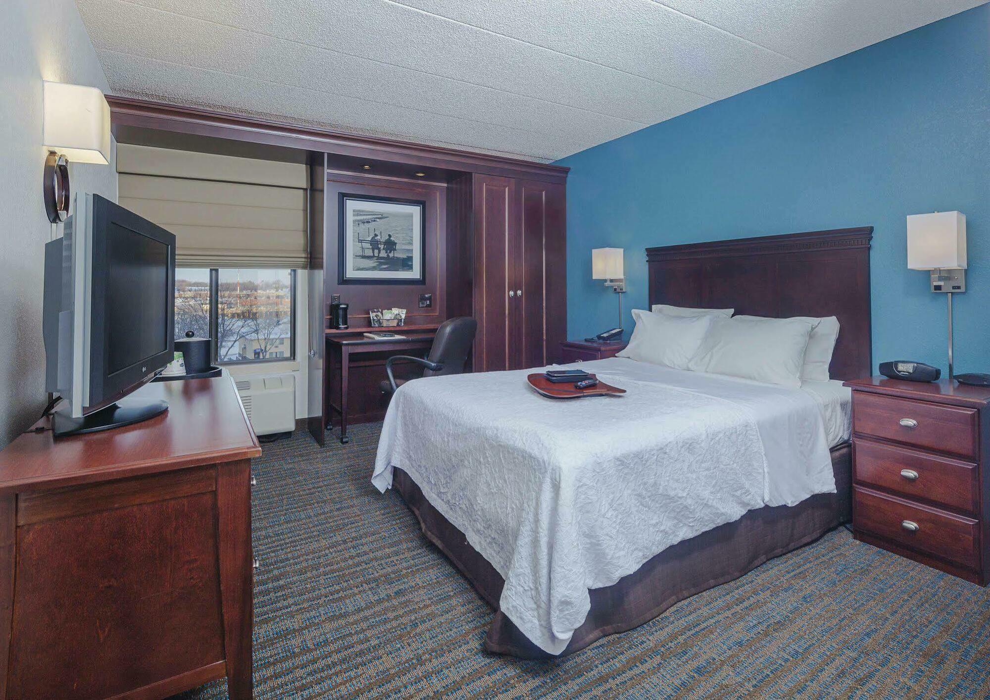 Hampton Inn Madison East Towne Mall Area Экстерьер фото